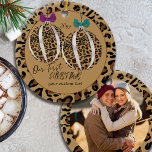 Leopard Print Our First Christmas Custom Foto Keramik Ornament<br><div class="desc">Unsere erste Weihnachtsschmuck, personalisiert mit einem Foto, das Jahr und Ihre individuelle Formulierung. Das Design besteht aus 2 leopardenfarbenen Baum-Ornamenten mit Bögen. Es wird mit "unseren ersten Weihnachten .." geschrieben und Sie können den Satz mit Ihrem personalisierten Text wie, zusammen, in unserer neuen Zuhause, verlobt, fröhlich & verheiratet usw. vervollständigen....</div>