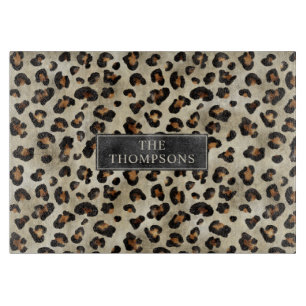 Leopard-Tierdruck mit schwarzer Faux-Folie und Nam Schneidebrett