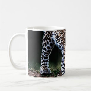 LEOPARD WALKING IN WILD KAFFEETASSE