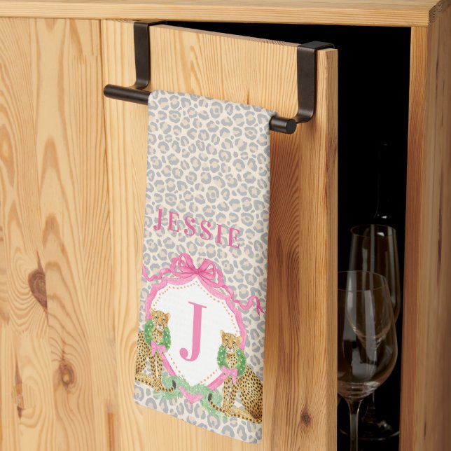 Leopard-Weihnachts-Wappen-Monogramm mit Namen Geschirrtuch (Drittel gefaltet)