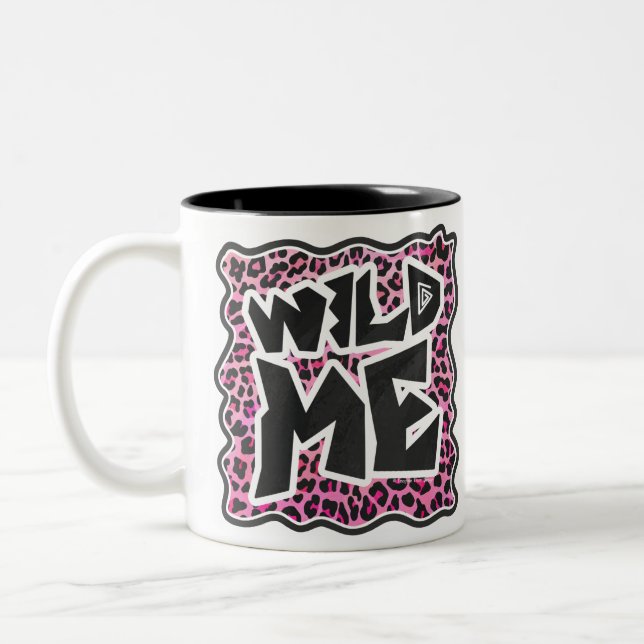 Leopard Wilde Me Schwarz und Hot Pink Design Zweifarbige Tasse (Links)