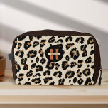 Leopardenhaut, modernes Tiermuster, Monogramm Waschbeutel<br><div class="desc">Die Einführung unseres Dopp Bag Kit für Leopard Skin Modern Animal Pattern Monogram von PixiaDesigns, die ultimative Fusion von Eleganz und Funktionalität für die moderne Frau. Dieses vielseitige Dopp Bag Kit wurde mit einem schicken, modernen leoparden Skin-Motiv gestaltet und eignet sich hervorragend für Make-up, Pflegeprodukte oder Golfessenzials. Es ist ein...</div>