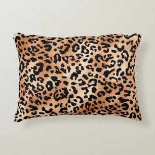 Leopardenhaut. Stilvolles Bluse-Design mit Leopard Dekokissen
