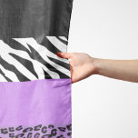 Leopardrucke, Zebra Print, Tierdruck, Lila Schal<br><div class="desc">Elegante,  stilvolle und raffinierte Leoparden- und Zebramuster in lila Farbe. Modernes und trendiges Geschenk,  perfekt für den Liebhaber von Tierdrucken in Ihrem Leben.</div>