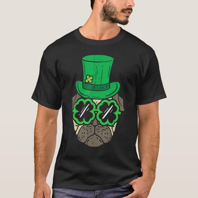 Leprechaun Hat Mops Kleeblatt Glasses St Patricks  T-Shirt (Vorderseite)