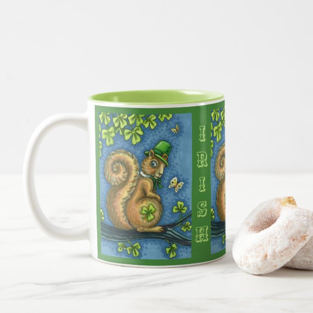 LEPRECHAUN IRISH SQUIRREL, ST. PATRICK'S DAY Lucky Zweifarbige Tasse (Mit Donut)