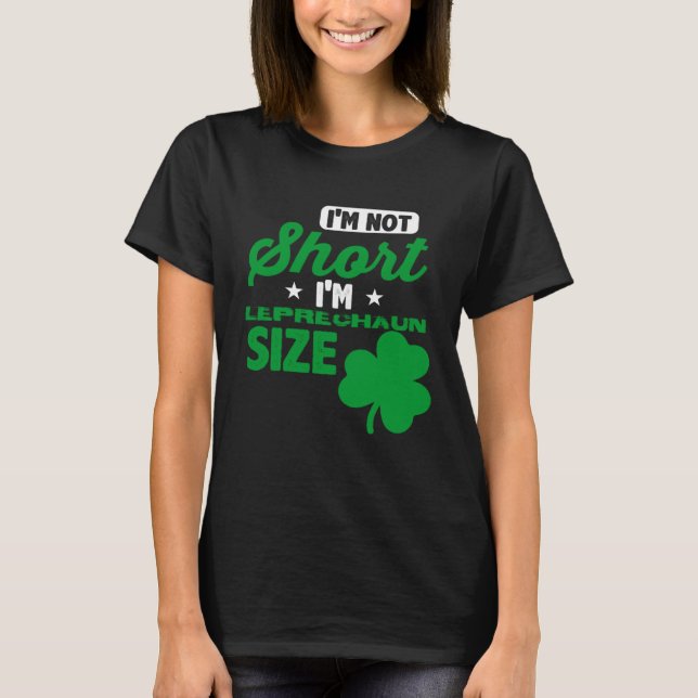 Leprechaun Kurz Person St Patricks Day Drinks T-Shirt (Vorderseite)
