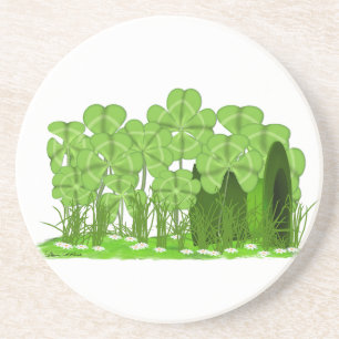 Leprechaun-Zylinderhut liegt auf einem Feld aus Sh Getränkeuntersetzer
