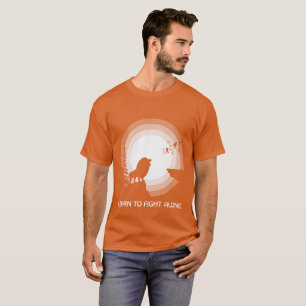 Lerne allein zu kämpfen – Löwe im Mondlicht T-Shirt