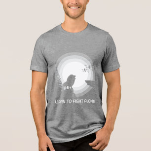 Lerne allein zu kämpfen – Löwe unter Mondlicht Tri-Blend Shirt
