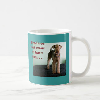Les Airedales veulent juste avoir la tasse