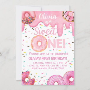 Les beignets roses adorent une fille invitation d'