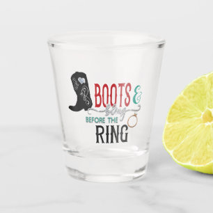 Les bottes et les boules avant le verre de sonneri