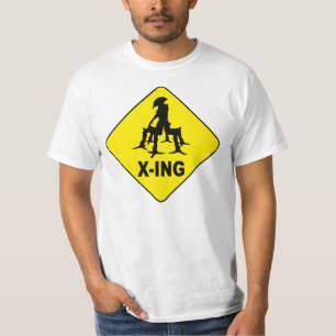 Les cieux en baisse trottinent le T-shirt de