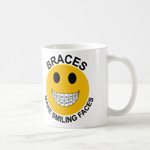 Les croisillons font la tasse de café de sourire