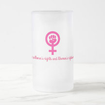 Les droits de la femme sont tasse en verre givré