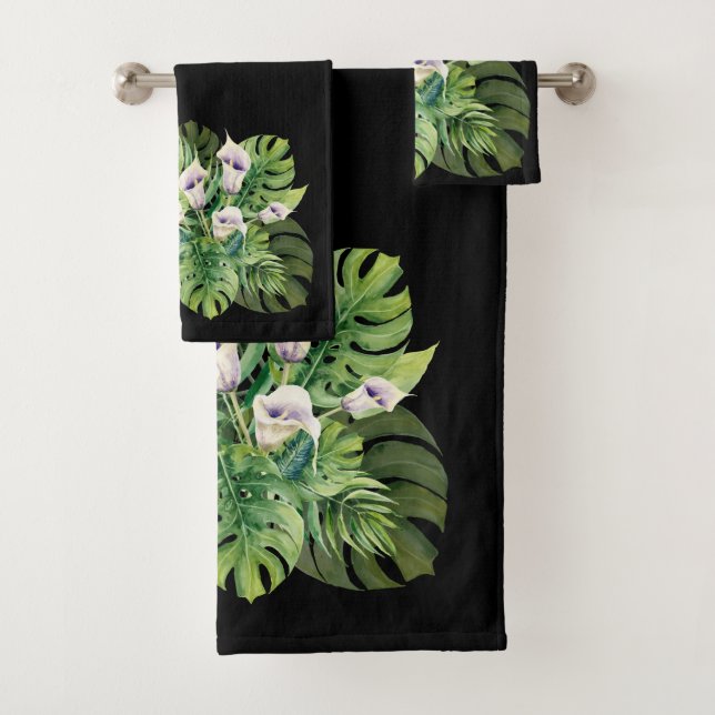 Les fleurs de Calla et les feuilles tropicaux (En situation)