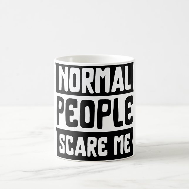 Les gens ordinaires me font peur Mug café (Centre)