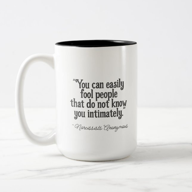 Les gens stupides Narcissistes Typographie Mug (Gauche)