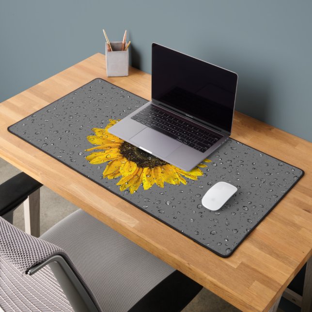 Les gouttes De Pluie Sur Le Tournesol (Bureau 2)