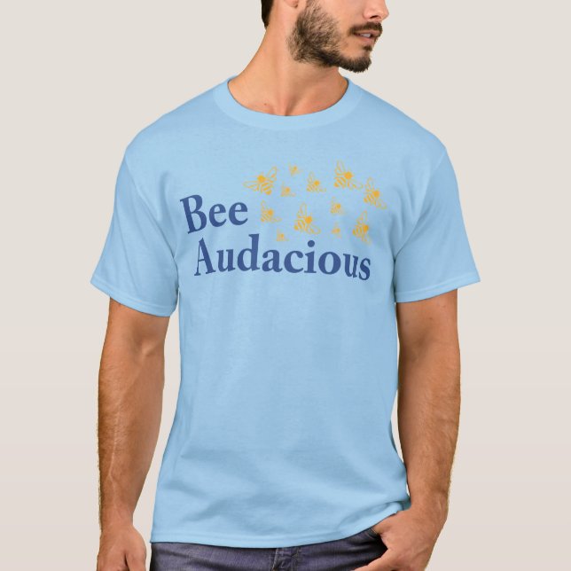 Les hommes audacieux teignent en nouant le T-shirt (Devant)