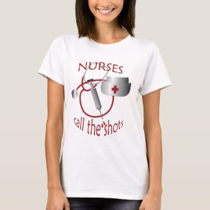 Les infirmières appellent les chaussures T-shirt d