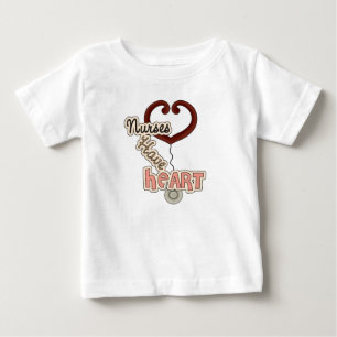 Les infirmières de stéthoscope ont le T-shirts et