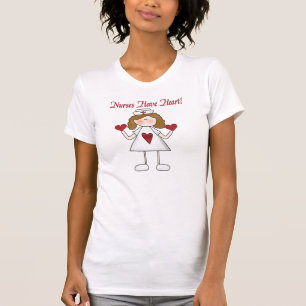 Les infirmières ont des T-shirts cardiaques et des