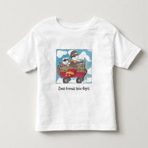 Les meilleurs amis prennent le T-shirt de vol