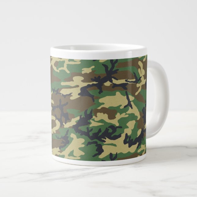 Les militaires camouflent la tasse (Devant droit)