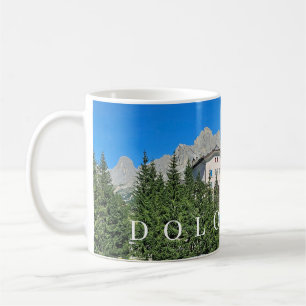 Les montagnes des Dolomites vue de la tasse