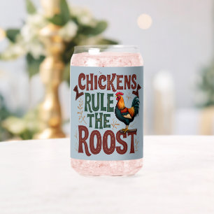 Les poulets gouvernent la ferme rustique la plus p