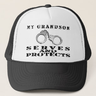 Les services de petit-fils protège - le casquette