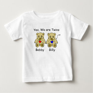 Les T-shirts jumeaux personnalisés d'enfant oui,
