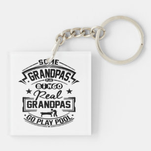 Les vrais grand-papas vont piscine de jeu