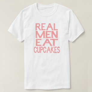 Les vrais hommes mangent le rose de T-shirt de