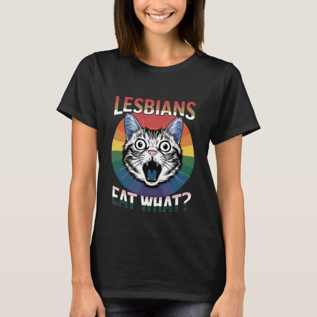 Lesben essen, was Spaß-Katze-LGBTQ-Stolperflagge T-Shirt (Vorderseite)