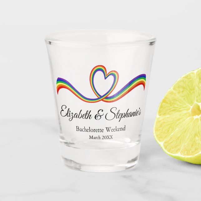 Lesbian Bachelorette Rainbow Heart Schnapsglas (Vorderseite)