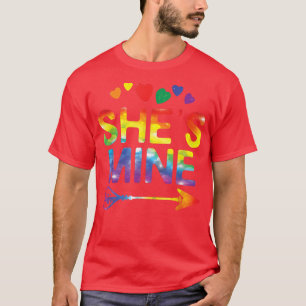 Lesbian Couple Funny Sie ist meine, die LGBT Prid  T-Shirt