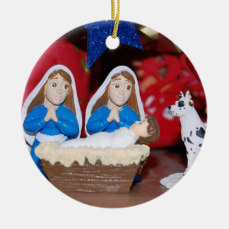 Lesbische Geburt Christi: Liebe macht eine heilige Keramikornament