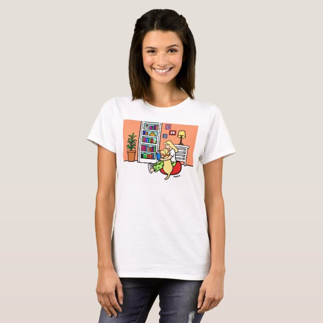 Lesemädchen mit einem gelben Labrador-T-Shirt T-Shirt (Vorne ganz)