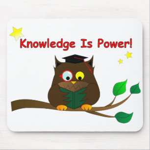 Lesen eines klugen Owl Mousepad