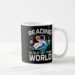 Lesen ist außerirdischer Raumastronaut Kaffeetasse