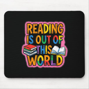 Lesen ist außerirdischer Raumastronaut Mousepad