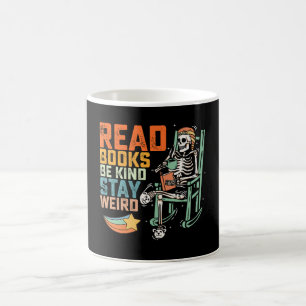 Lesen Sie Bücher mit freundlichem Bleibe seltsames Kaffeetasse