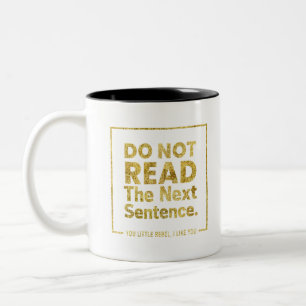 Lesen Sie den nächsten Satz nicht. Du Kleine Rebel Zweifarbige Tasse