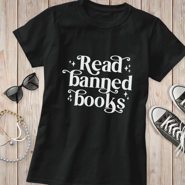 Lesen Sie verbotene Bücher, in denen Sie Typografi T-Shirt (Von Creator hochgeladen)