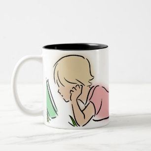 Leser im Gras Zweifarbige Tasse