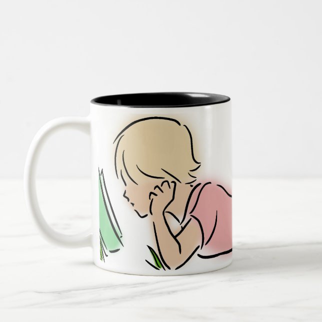 Leser im Gras Zweifarbige Tasse (Links)