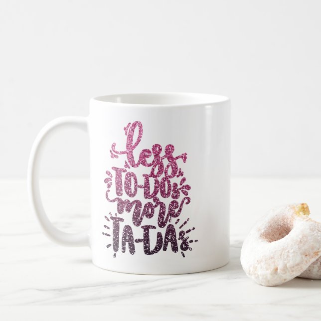 LESS TO-DOs MORE TA-DAs CUSTOM GLITTER TYPOGRAPHY Kaffeetasse (Mit Donut)